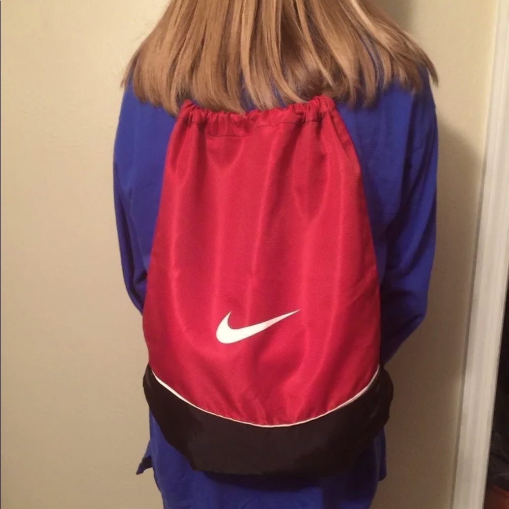 NIKE Mens womens or kids drawstring athletic bag backpack